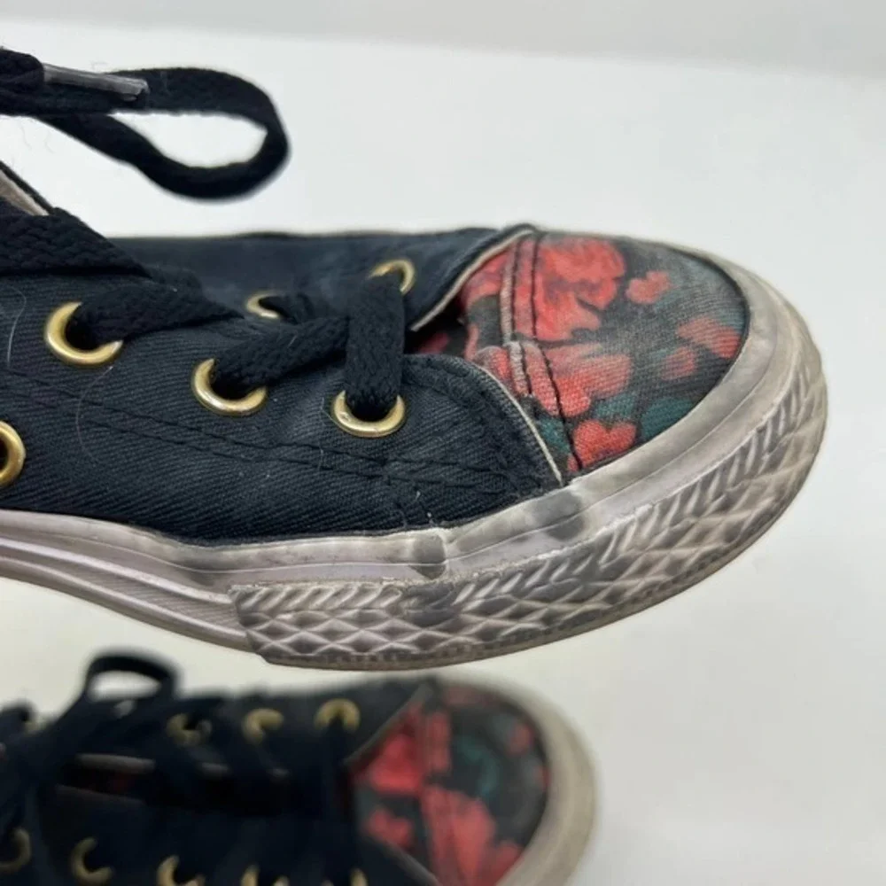 Converse All Star chuck taylor Low Top Black with Red Flowers kids Size 13